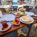 Vongole Hotel *