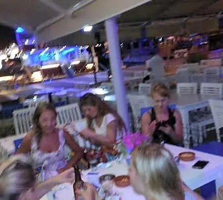 ホテル Vongole Çeşme